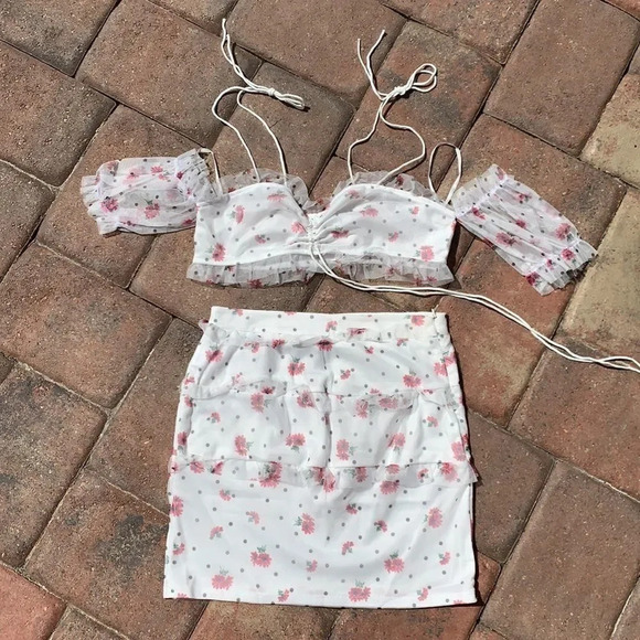 NEW! Floral & Polka Dot Print Ruched Off The Shoulder Top & Ruffled Skirt Set - Picture 6 of 9